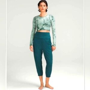 Lululemon Athletica Teal Cropped Pants